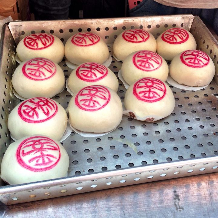 Cheung Chau Bun Festival vegetarian food Kwok Kam Kee bakery selling the iconic PIng On Buns