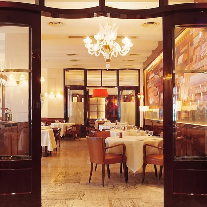 Best Italian Restaurants Hong Kong: Cipriani interior