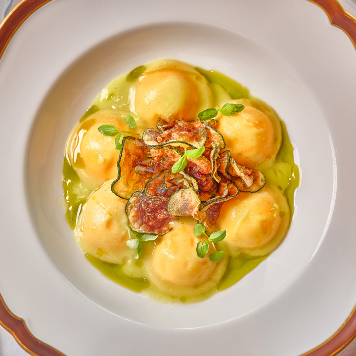Best Italian Restaurants Hong Kong: Grissini, pasta dish