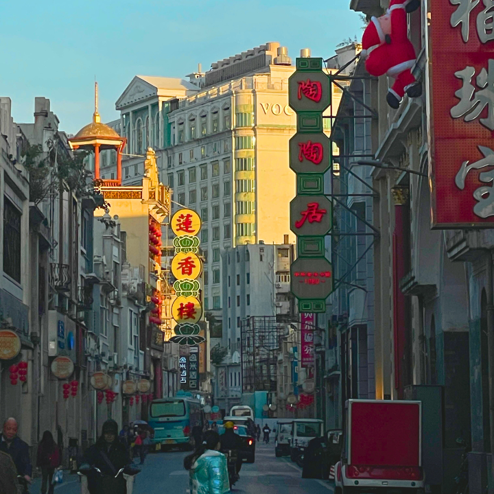 Shangxiajiu Pedestrian Street - Guangzhou Street Food & Shops